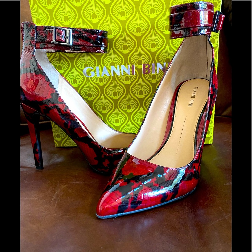 Gianni Bini style Crafton - Cayene/Black snakeskin heels